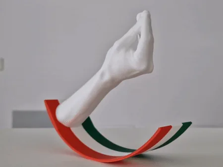 Swinging Italian hand gesture