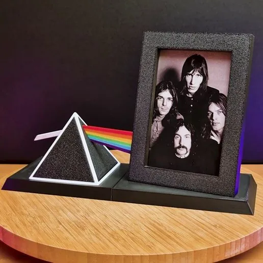 Pink Floyd – The Dark Side of the Moon Picture Frame € 3.58