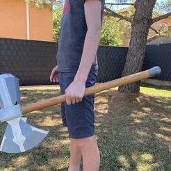 Thor's Stormbreaker life sizeFree