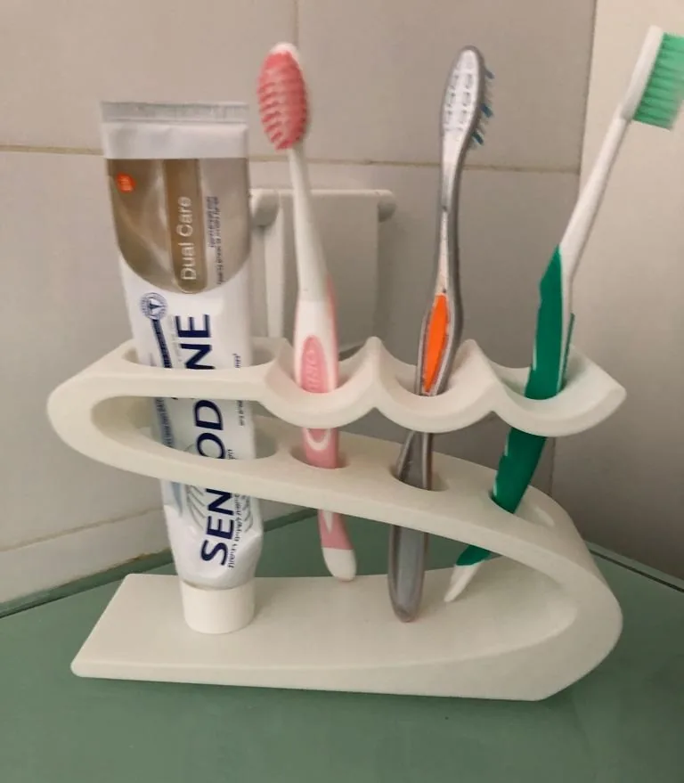 Toothbrush Holder for three brushes
