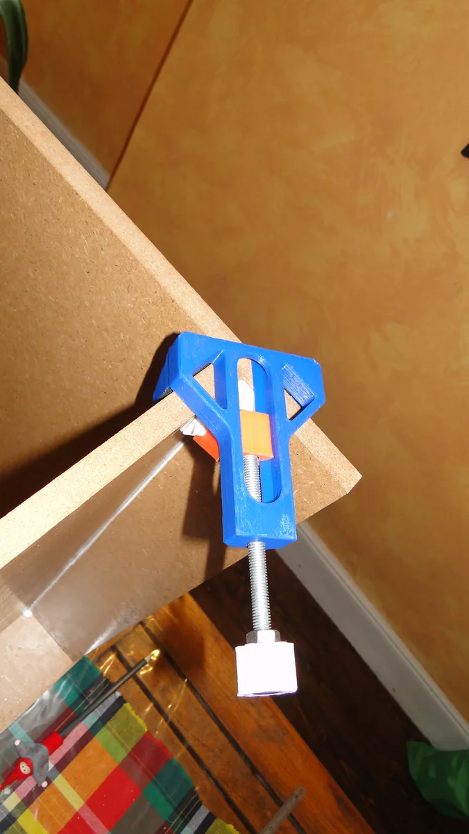 Corner clamp